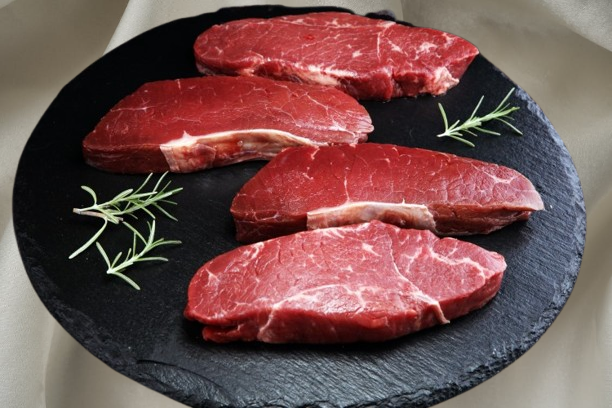 סינטה מבכירה פרוס 300-320 גרם ארוז טרי